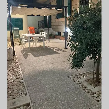 Piazza Anco Marzio Fronte Mare Casa Con Giardino * Lido di Ostia